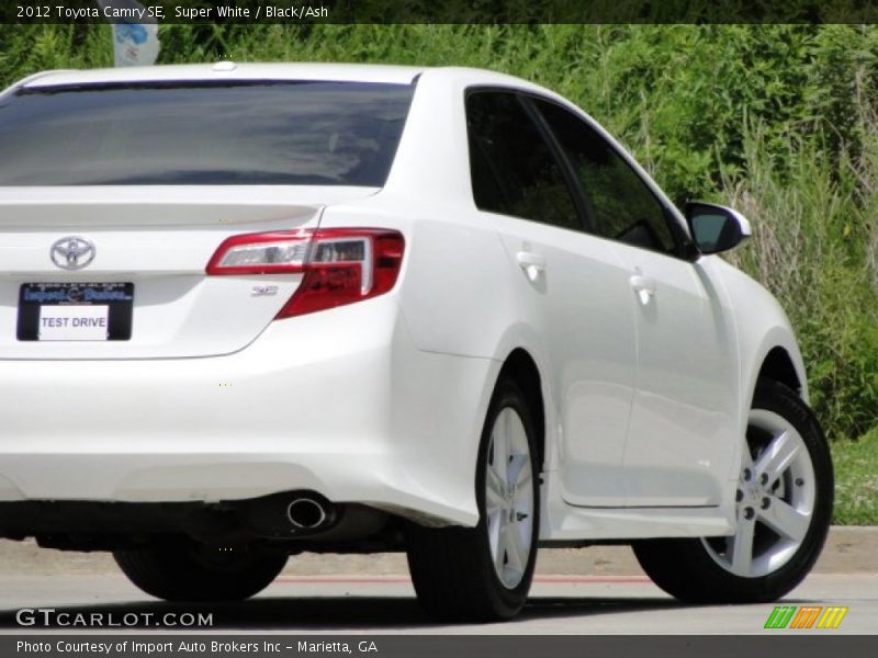 Super White / Black/Ash 2012 Toyota Camry SE