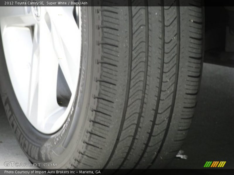 Super White / Black/Ash 2012 Toyota Camry SE
