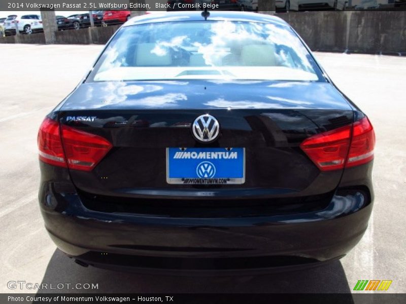 Black / Cornsilk Beige 2014 Volkswagen Passat 2.5L Wolfsburg Edition