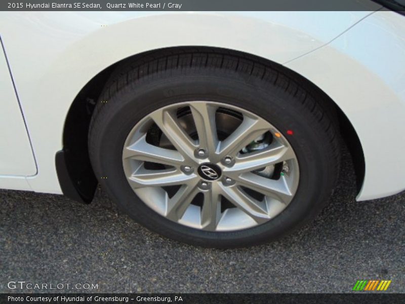 Quartz White Pearl / Gray 2015 Hyundai Elantra SE Sedan