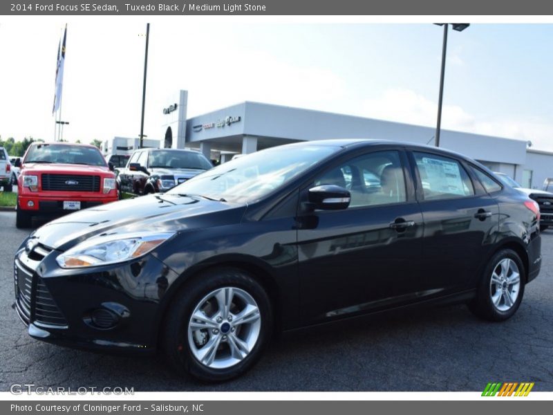 Tuxedo Black / Medium Light Stone 2014 Ford Focus SE Sedan
