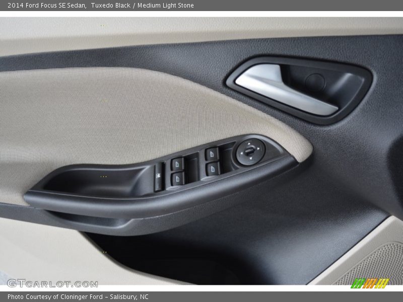 Tuxedo Black / Medium Light Stone 2014 Ford Focus SE Sedan