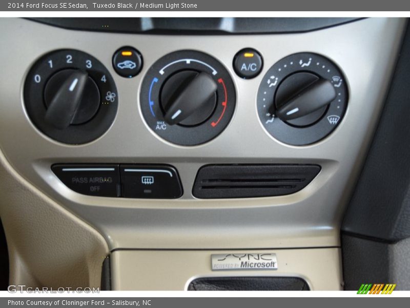 Tuxedo Black / Medium Light Stone 2014 Ford Focus SE Sedan