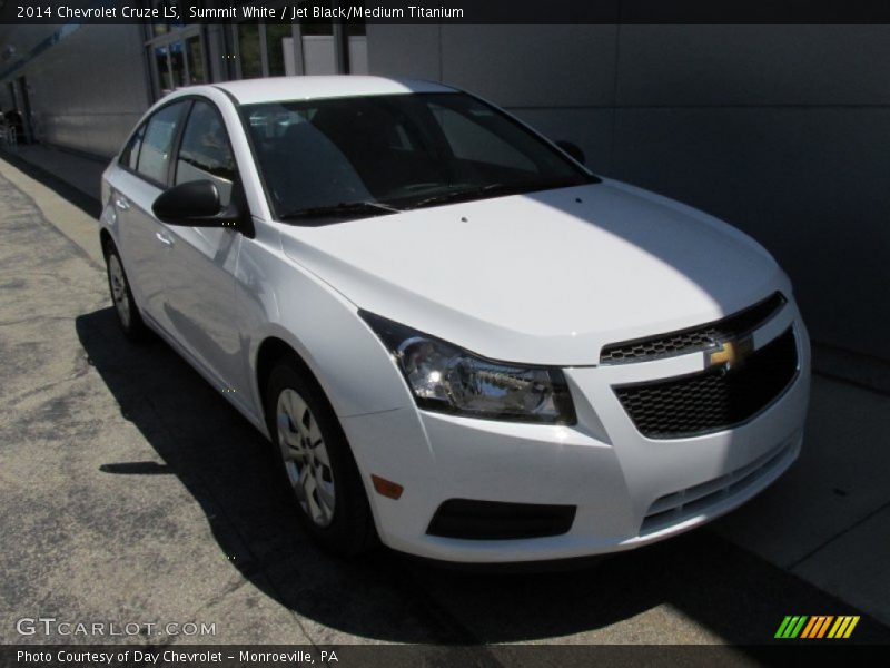 Front 3/4 View of 2014 Cruze LS