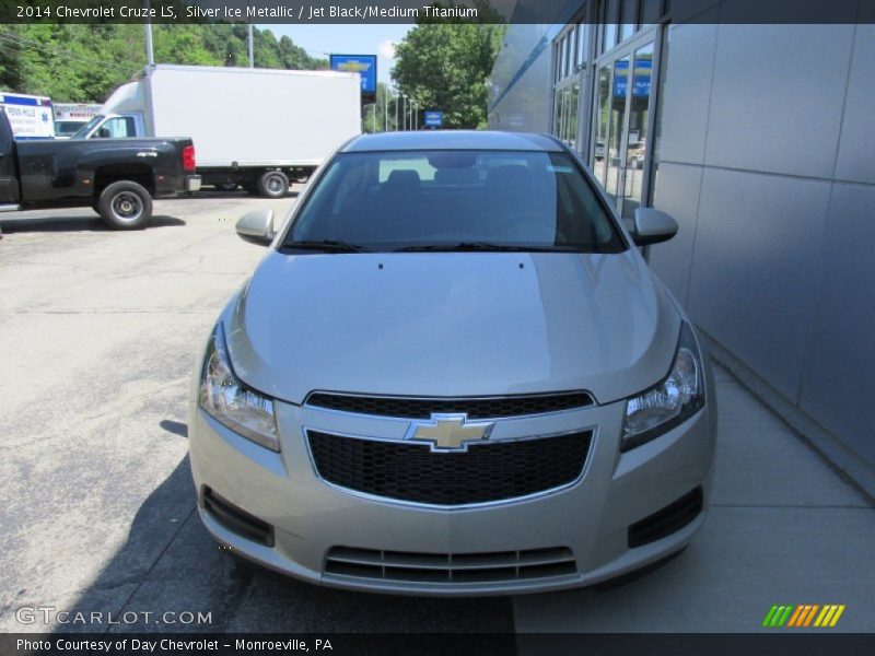 Silver Ice Metallic / Jet Black/Medium Titanium 2014 Chevrolet Cruze LS