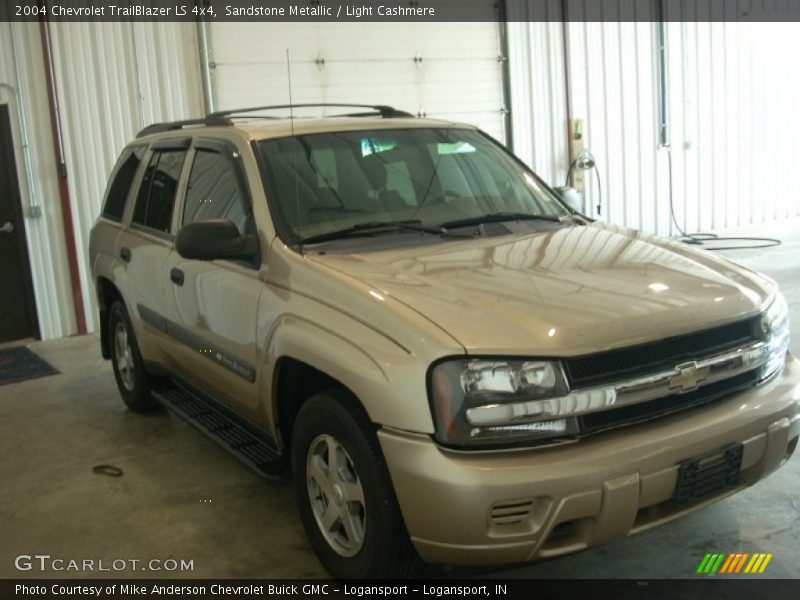 Sandstone Metallic / Light Cashmere 2004 Chevrolet TrailBlazer LS 4x4