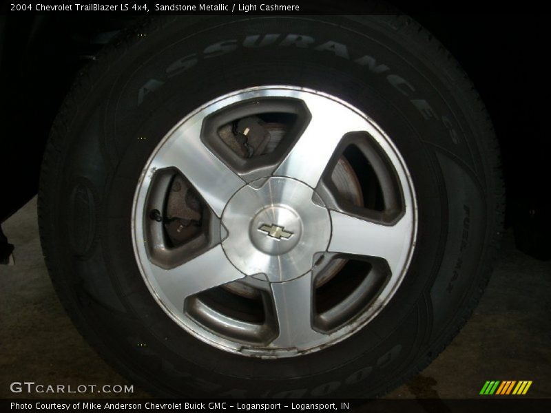 Sandstone Metallic / Light Cashmere 2004 Chevrolet TrailBlazer LS 4x4