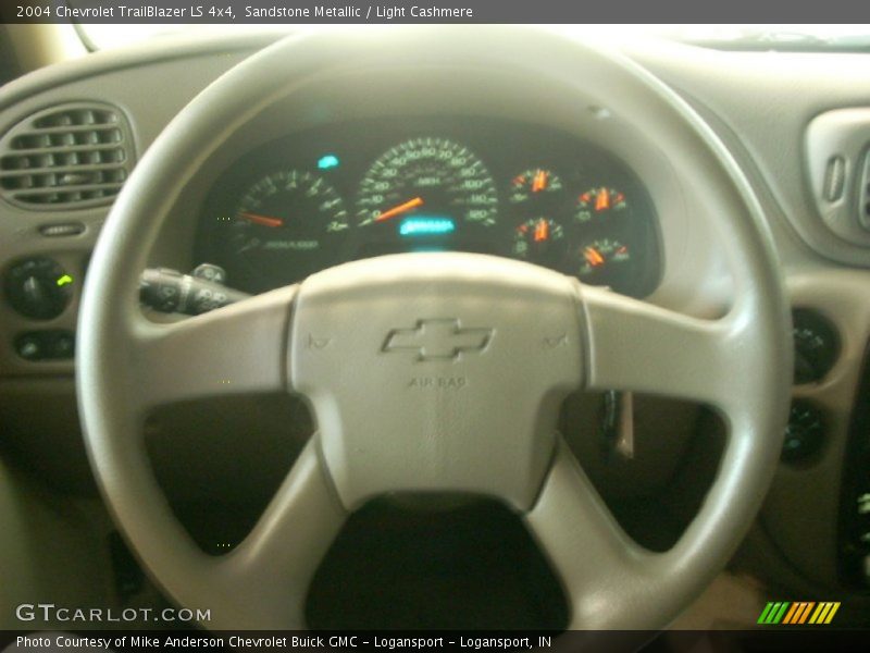 Sandstone Metallic / Light Cashmere 2004 Chevrolet TrailBlazer LS 4x4
