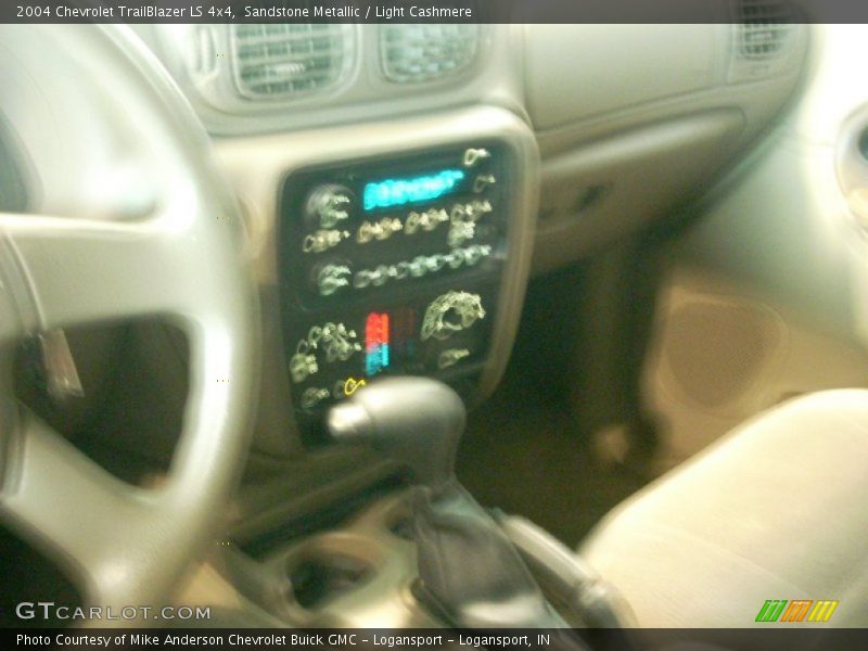 Sandstone Metallic / Light Cashmere 2004 Chevrolet TrailBlazer LS 4x4