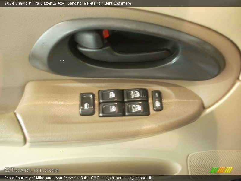 Sandstone Metallic / Light Cashmere 2004 Chevrolet TrailBlazer LS 4x4
