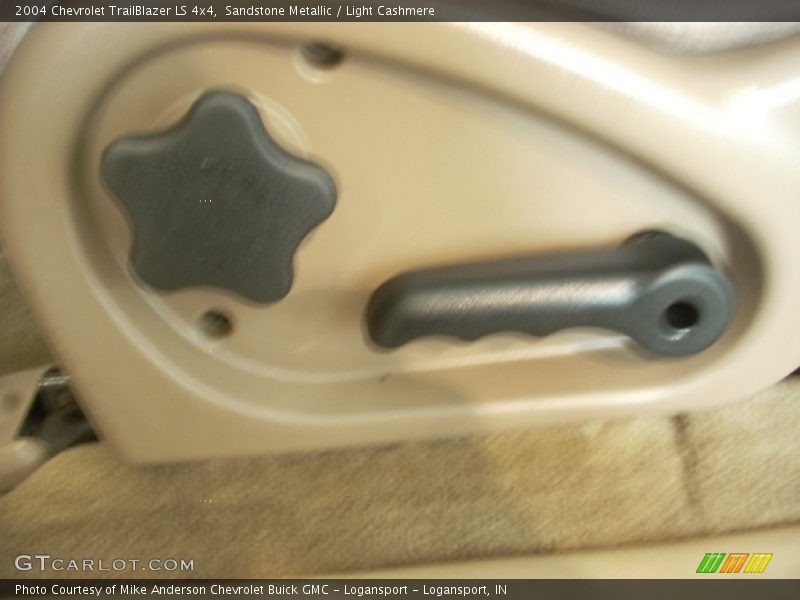 Sandstone Metallic / Light Cashmere 2004 Chevrolet TrailBlazer LS 4x4