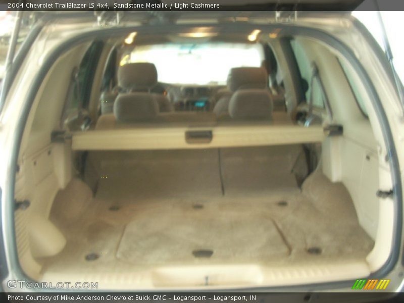 Sandstone Metallic / Light Cashmere 2004 Chevrolet TrailBlazer LS 4x4