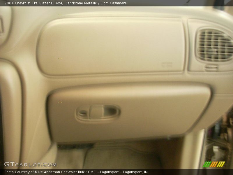 Sandstone Metallic / Light Cashmere 2004 Chevrolet TrailBlazer LS 4x4