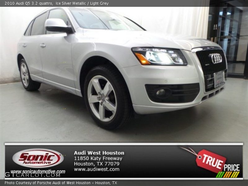 Ice Silver Metallic / Light Grey 2010 Audi Q5 3.2 quattro