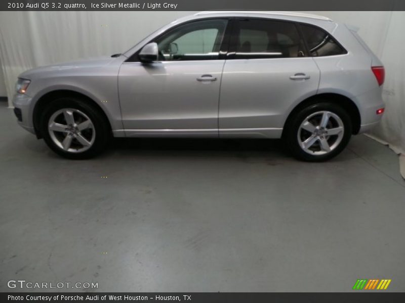 Ice Silver Metallic / Light Grey 2010 Audi Q5 3.2 quattro