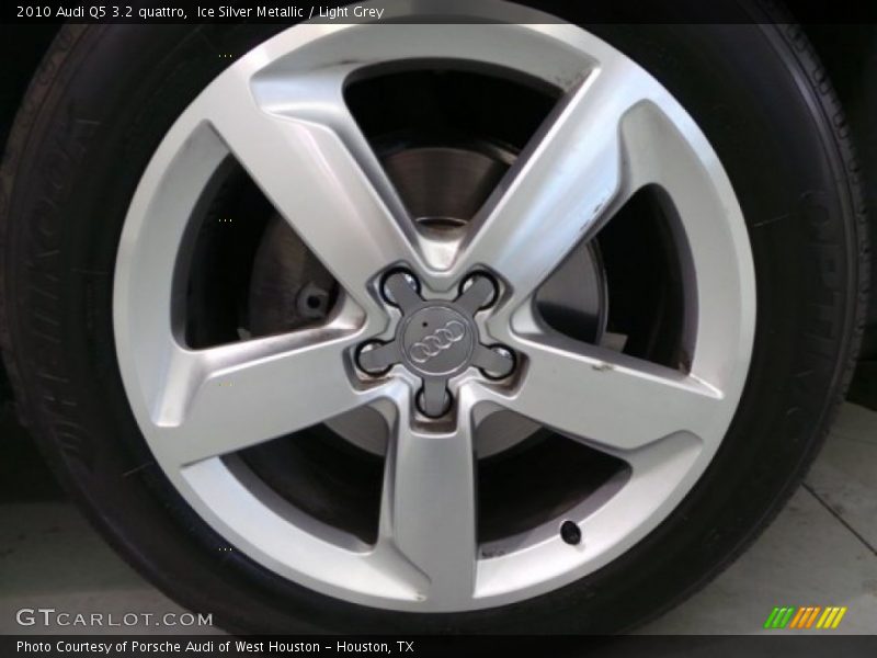 Ice Silver Metallic / Light Grey 2010 Audi Q5 3.2 quattro