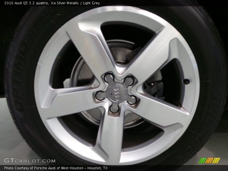Ice Silver Metallic / Light Grey 2010 Audi Q5 3.2 quattro