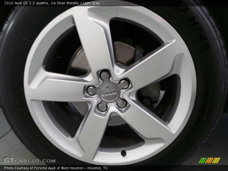Ice Silver Metallic / Light Grey 2010 Audi Q5 3.2 quattro