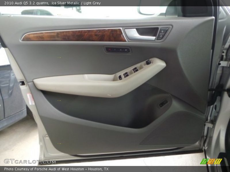 Ice Silver Metallic / Light Grey 2010 Audi Q5 3.2 quattro