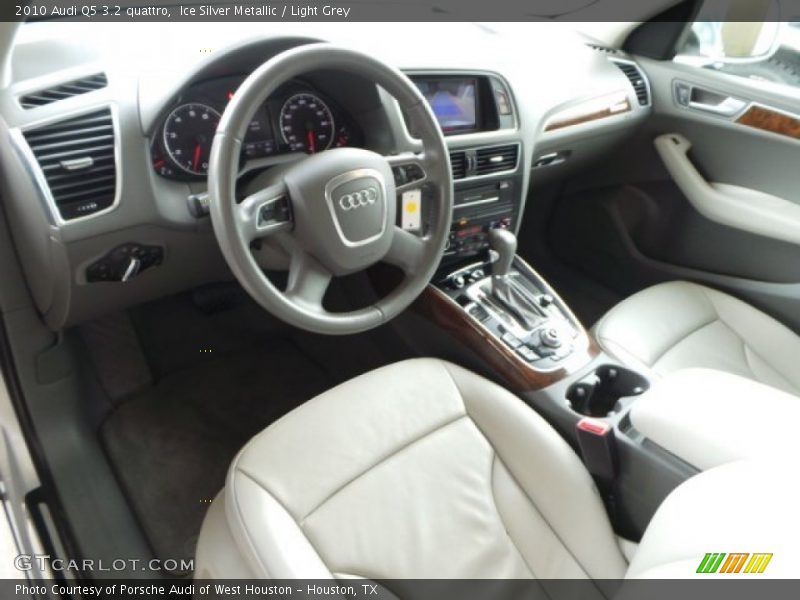 Ice Silver Metallic / Light Grey 2010 Audi Q5 3.2 quattro