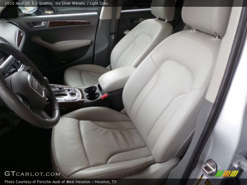 Ice Silver Metallic / Light Grey 2010 Audi Q5 3.2 quattro