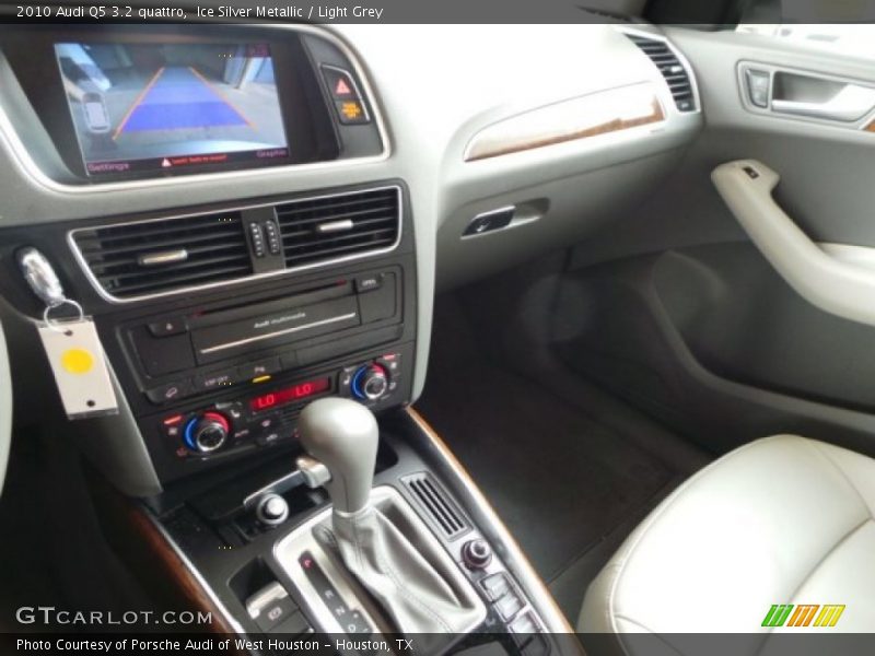 Ice Silver Metallic / Light Grey 2010 Audi Q5 3.2 quattro