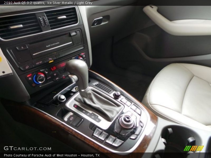 Ice Silver Metallic / Light Grey 2010 Audi Q5 3.2 quattro