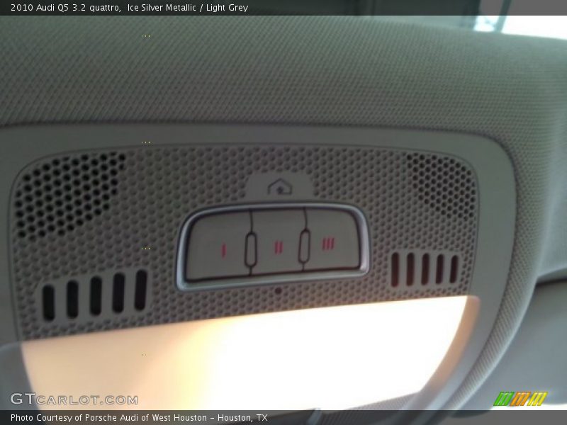 Ice Silver Metallic / Light Grey 2010 Audi Q5 3.2 quattro