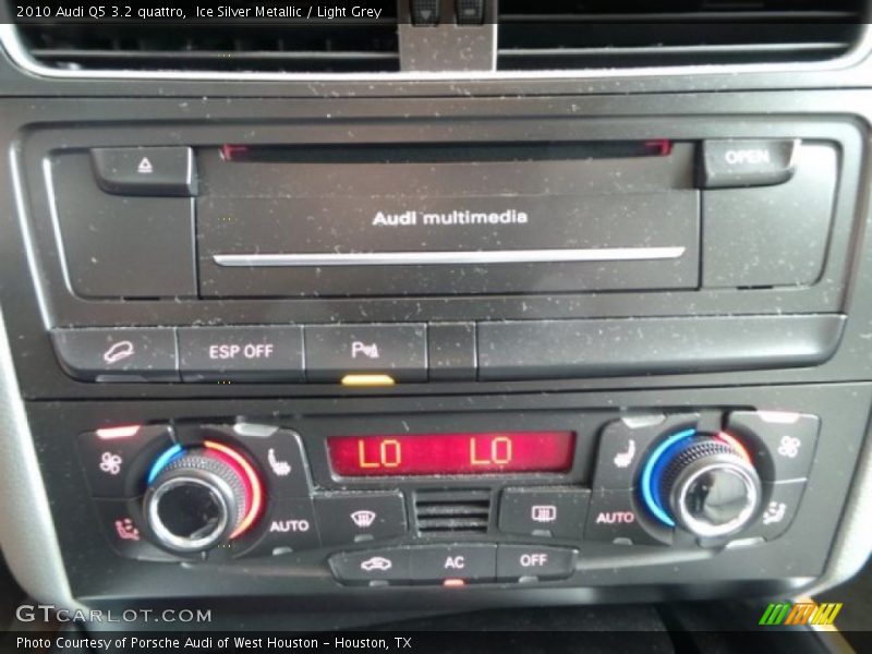 Ice Silver Metallic / Light Grey 2010 Audi Q5 3.2 quattro