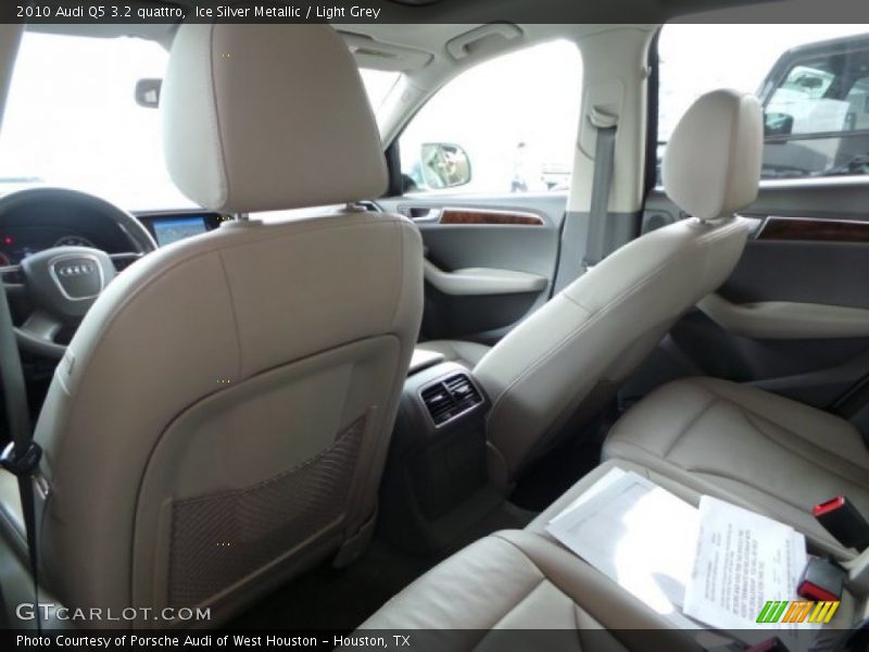 Ice Silver Metallic / Light Grey 2010 Audi Q5 3.2 quattro