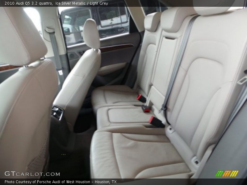 Ice Silver Metallic / Light Grey 2010 Audi Q5 3.2 quattro