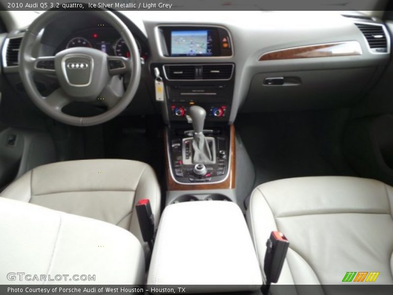 Ice Silver Metallic / Light Grey 2010 Audi Q5 3.2 quattro