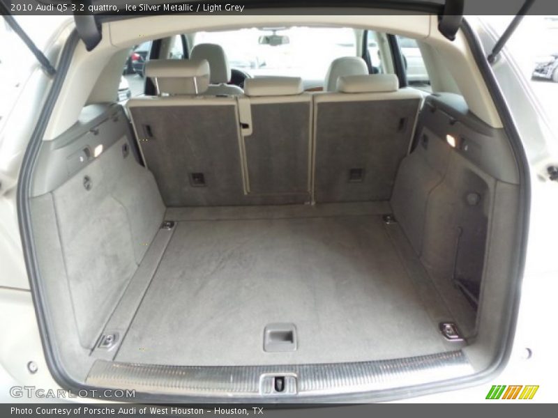 Ice Silver Metallic / Light Grey 2010 Audi Q5 3.2 quattro