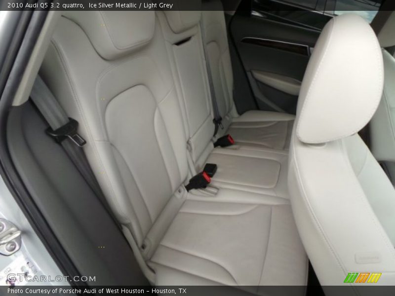 Ice Silver Metallic / Light Grey 2010 Audi Q5 3.2 quattro