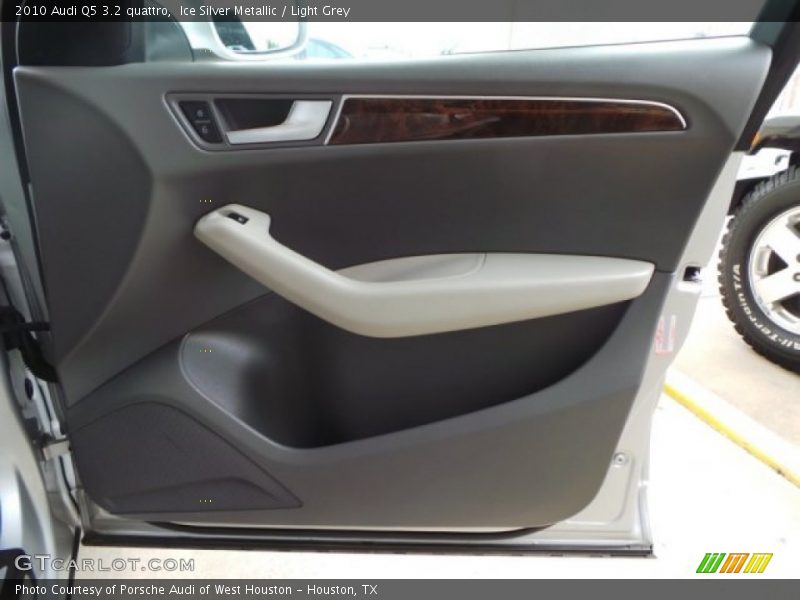 Ice Silver Metallic / Light Grey 2010 Audi Q5 3.2 quattro