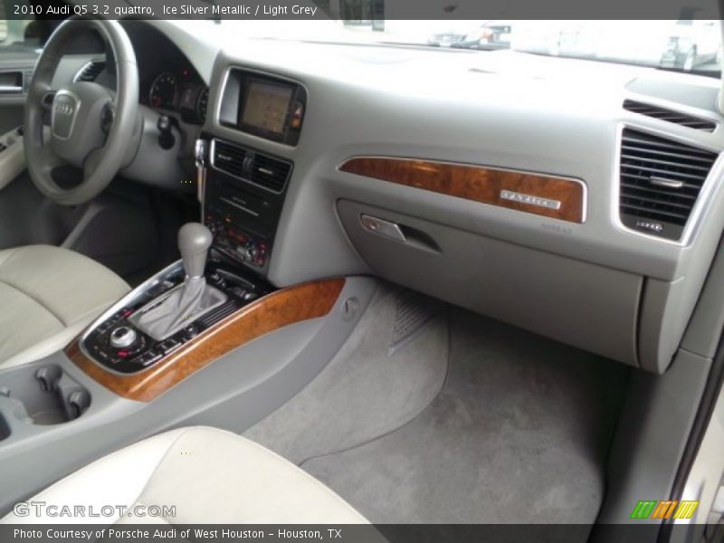 Ice Silver Metallic / Light Grey 2010 Audi Q5 3.2 quattro