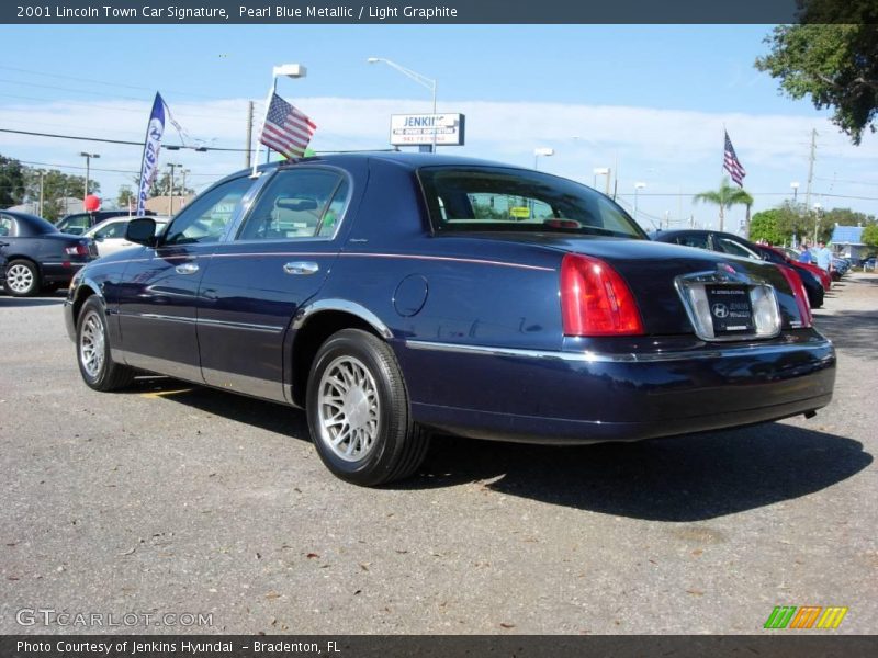 Pearl Blue Metallic / Light Graphite 2001 Lincoln Town Car Signature