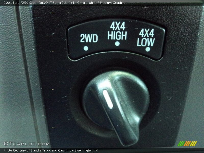Oxford White / Medium Graphite 2001 Ford F250 Super Duty XLT SuperCab 4x4
