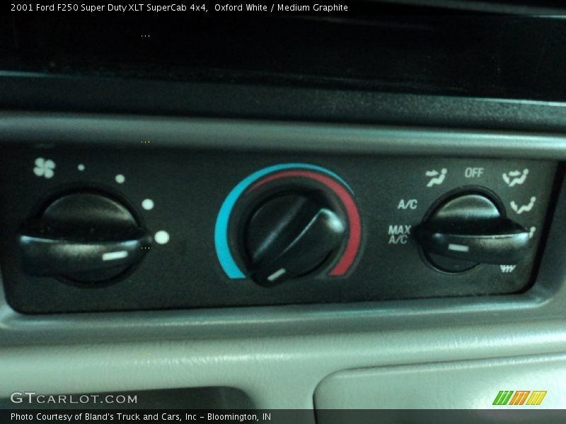 Oxford White / Medium Graphite 2001 Ford F250 Super Duty XLT SuperCab 4x4