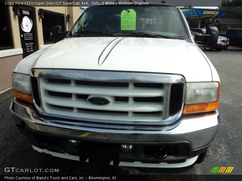 Oxford White / Medium Graphite 2001 Ford F250 Super Duty XLT SuperCab 4x4