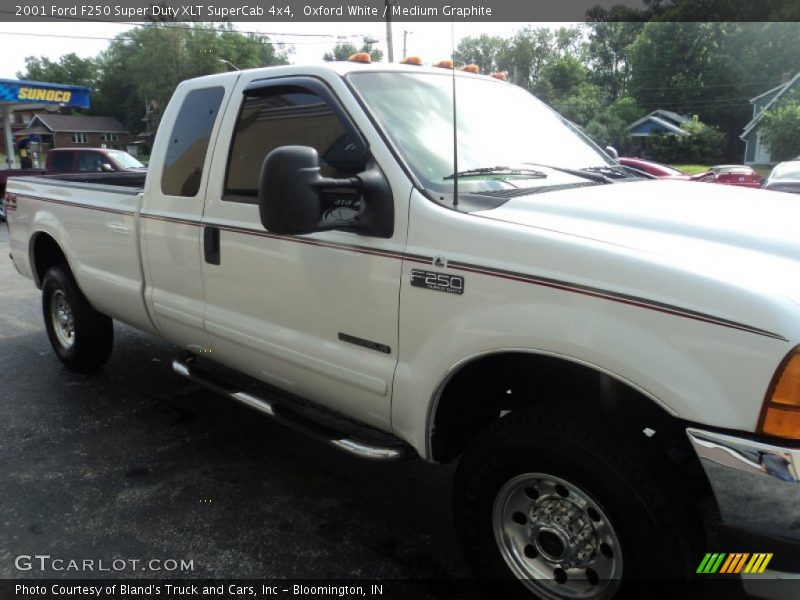 Oxford White / Medium Graphite 2001 Ford F250 Super Duty XLT SuperCab 4x4