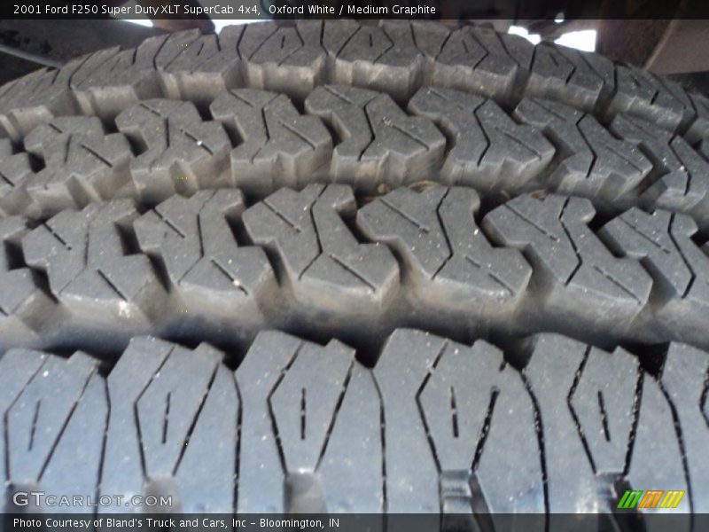 Oxford White / Medium Graphite 2001 Ford F250 Super Duty XLT SuperCab 4x4