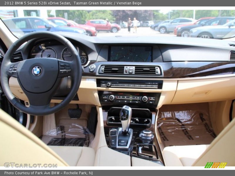 Dashboard of 2012 5 Series 528i xDrive Sedan