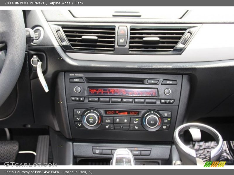 Alpine White / Black 2014 BMW X1 xDrive28i