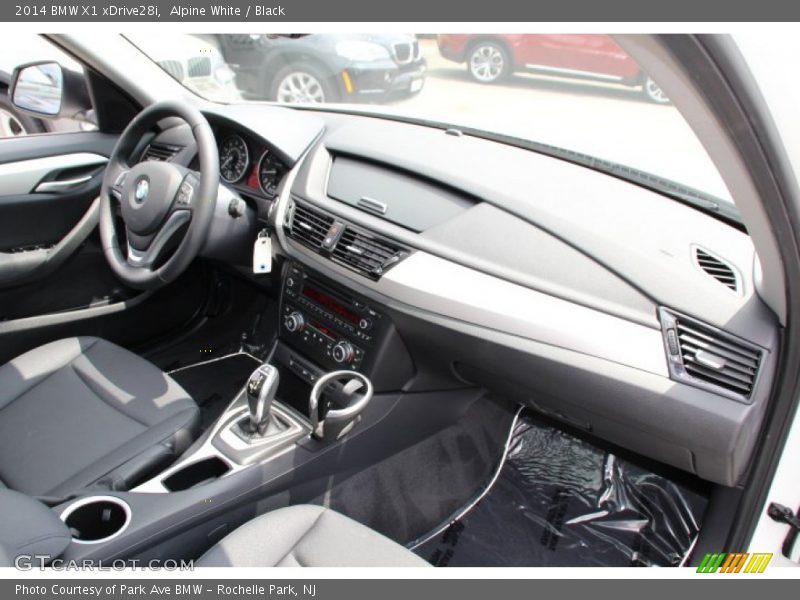 Alpine White / Black 2014 BMW X1 xDrive28i