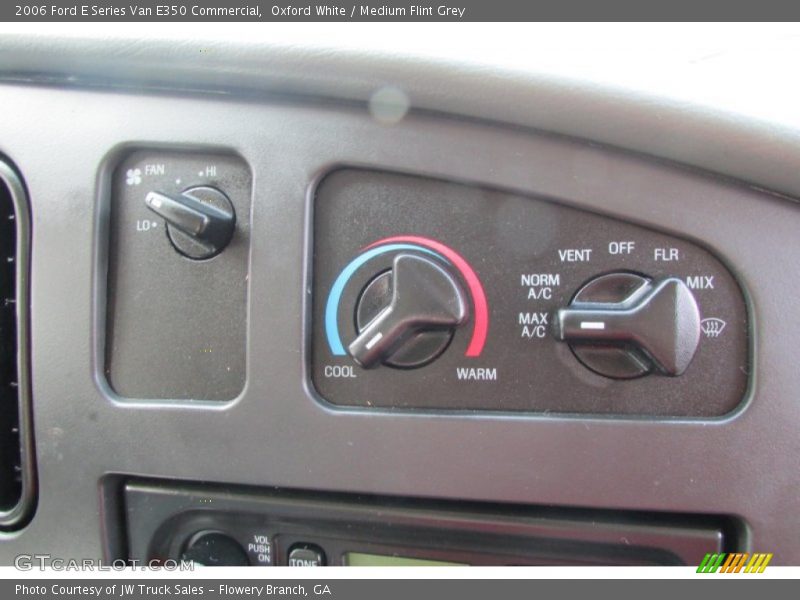 Oxford White / Medium Flint Grey 2006 Ford E Series Van E350 Commercial