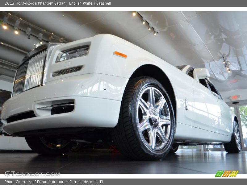 English White / Seashell 2013 Rolls-Royce Phantom Sedan