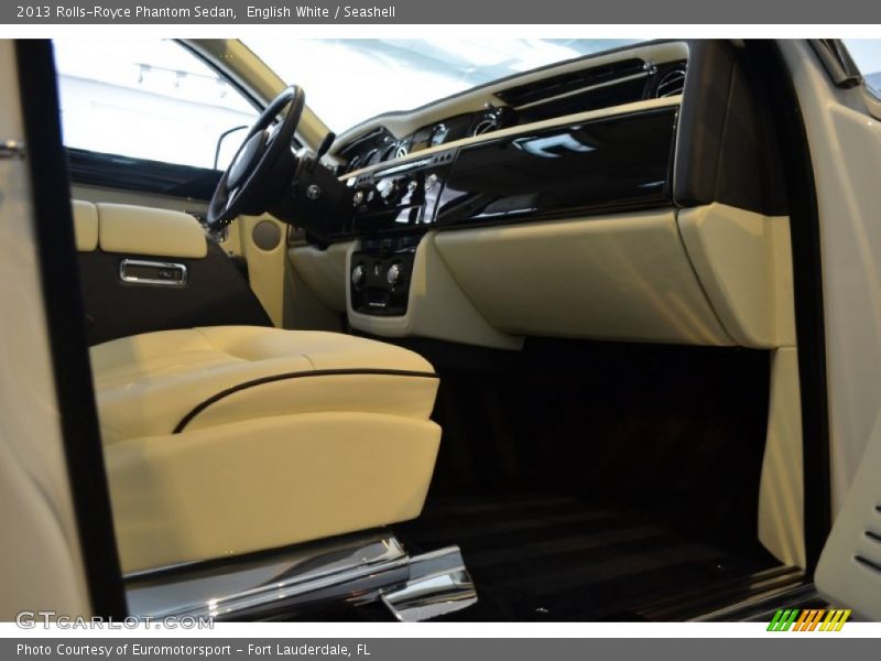 English White / Seashell 2013 Rolls-Royce Phantom Sedan