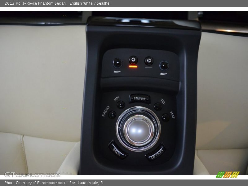English White / Seashell 2013 Rolls-Royce Phantom Sedan