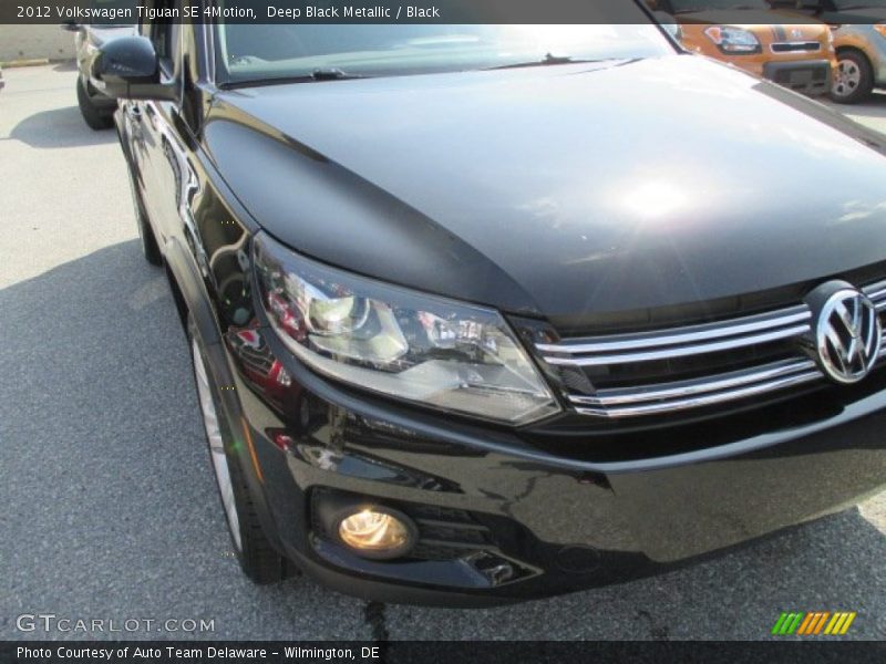 Deep Black Metallic / Black 2012 Volkswagen Tiguan SE 4Motion